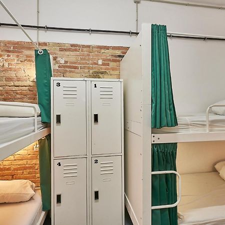 Hola Hostal Collblanc Л'Успіталет-да-Любрагат Екстер'єр фото
