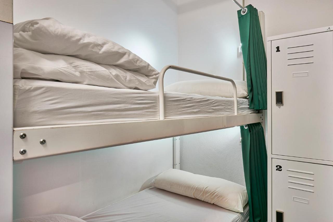 Hola Hostal Collblanc Л'Успіталет-да-Любрагат Екстер'єр фото