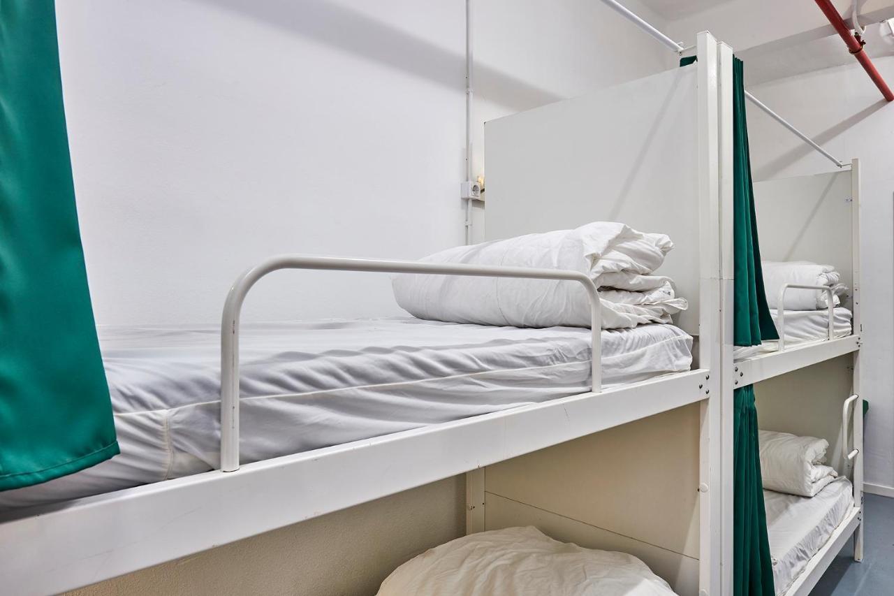 Hola Hostal Collblanc Л'Успіталет-да-Любрагат Екстер'єр фото