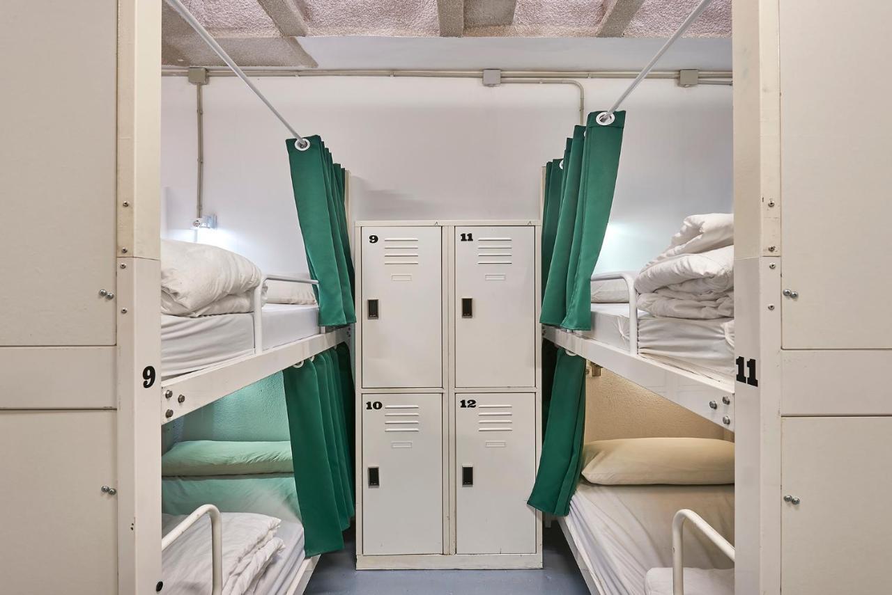 Hola Hostal Collblanc Л'Успіталет-да-Любрагат Екстер'єр фото