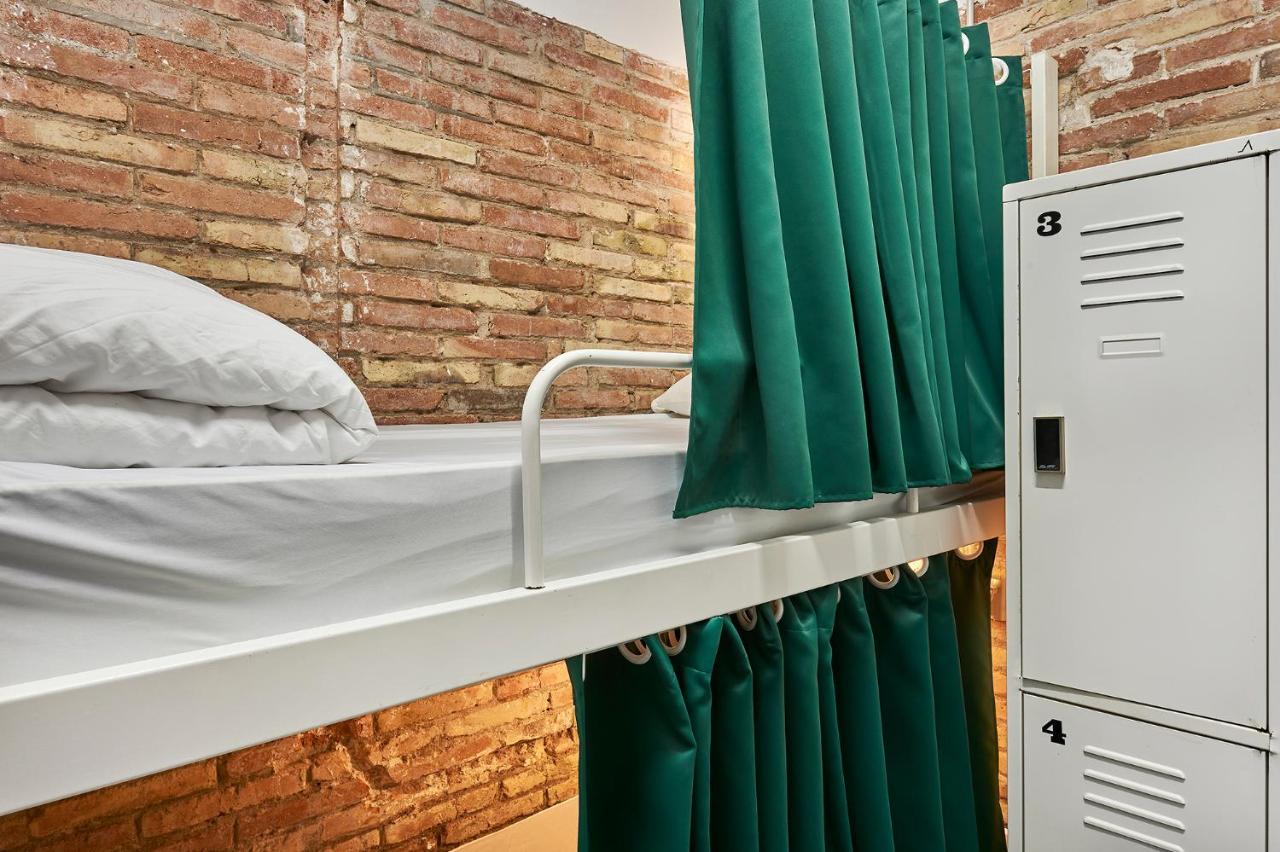 Hola Hostal Collblanc Л'Успіталет-да-Любрагат Екстер'єр фото