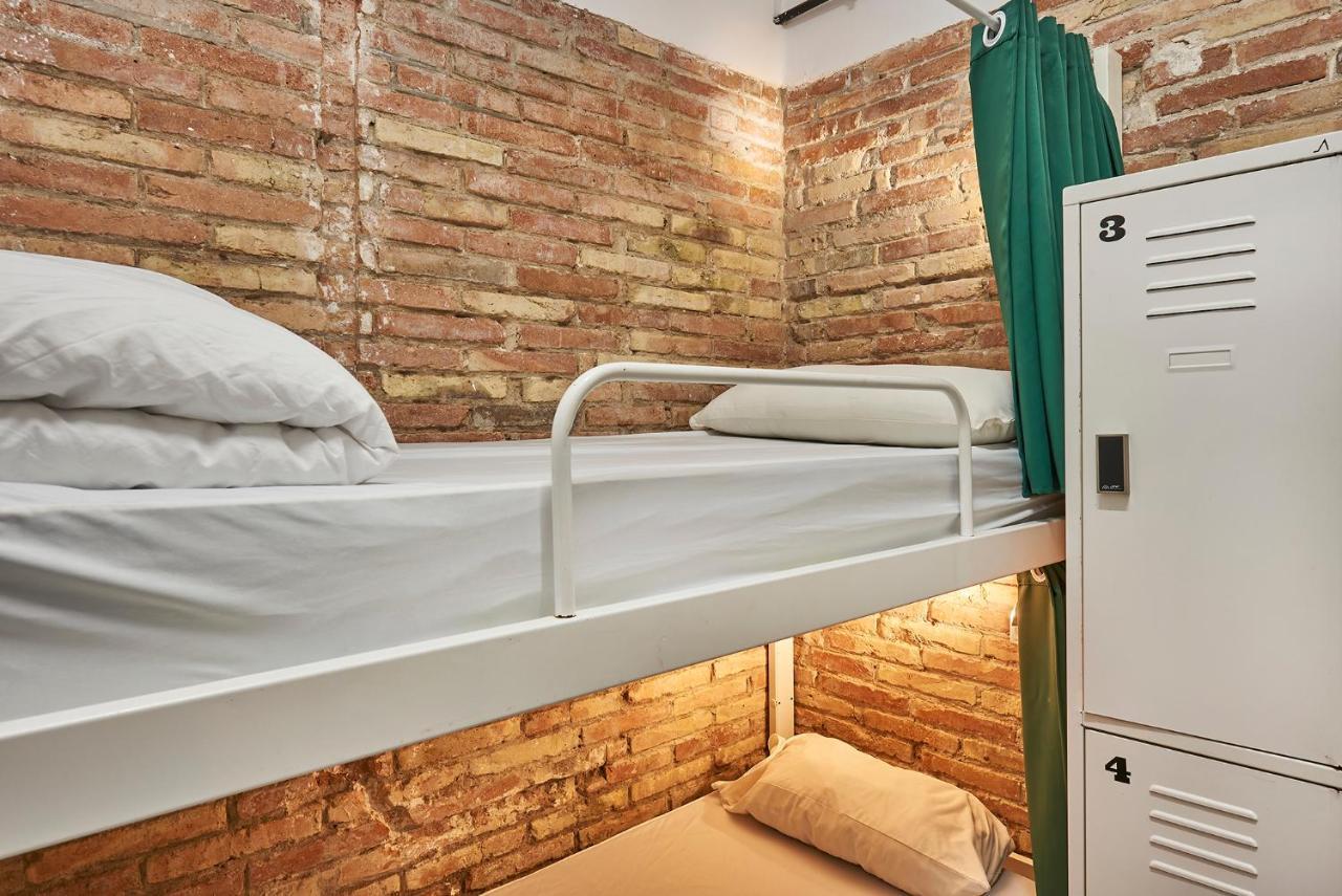 Hola Hostal Collblanc Л'Успіталет-да-Любрагат Екстер'єр фото