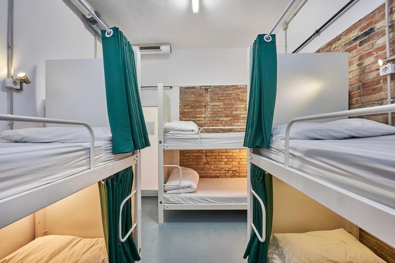 Hola Hostal Collblanc Л'Успіталет-да-Любрагат Екстер'єр фото
