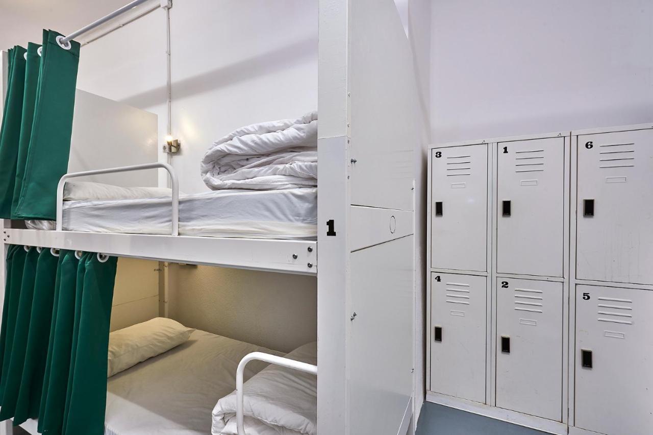 Hola Hostal Collblanc Л'Успіталет-да-Любрагат Екстер'єр фото