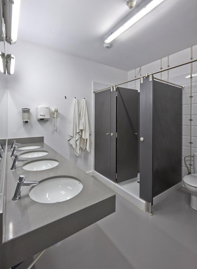 Hola Hostal Collblanc Л'Успіталет-да-Любрагат Екстер'єр фото