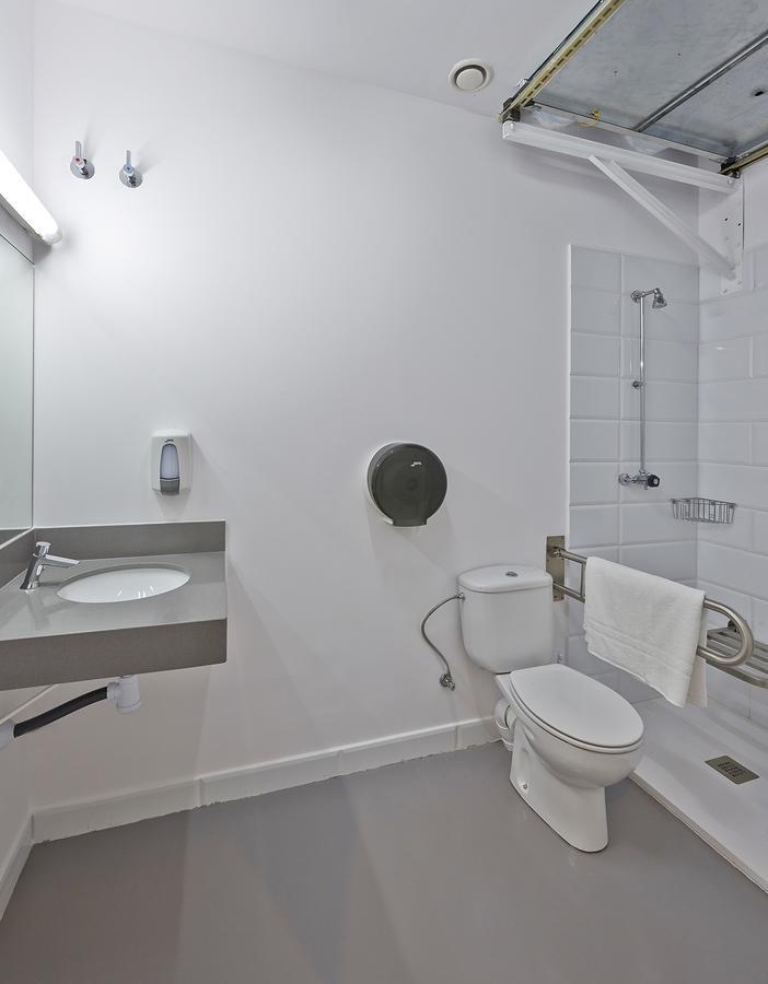 Hola Hostal Collblanc Л'Успіталет-да-Любрагат Екстер'єр фото